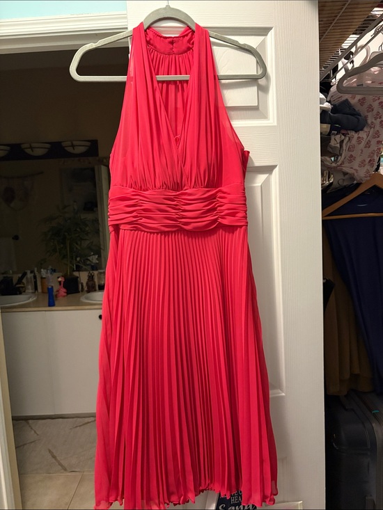 Evan Picone Dresses & Skirts - Evan-Picone Elegant Sleeveless Pleated Halter Dress in Bright Red